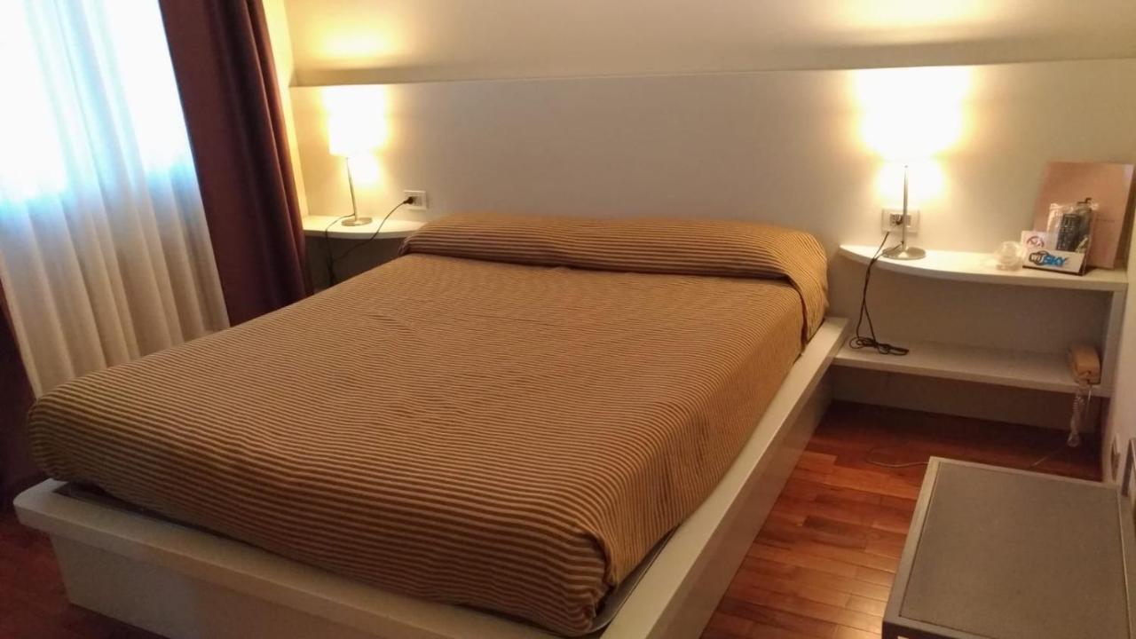 Hotel San Francesco Borgomanero Extérieur photo